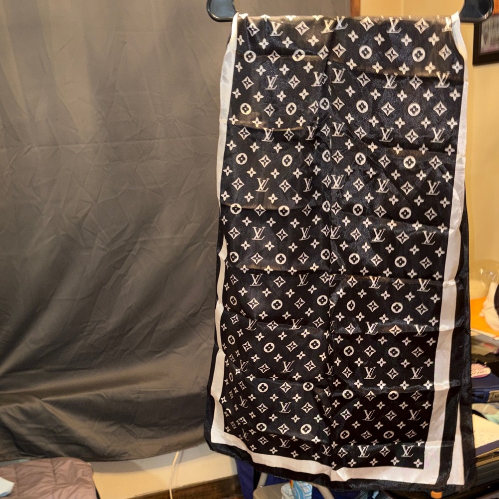 Louis Vuitton Monogram Black and White Silk Scarf